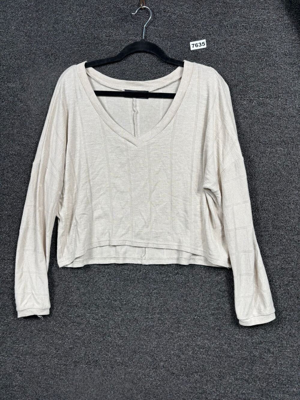 Akira Cropped Knit Sweater Womens Size L Beige V-Neck Long Sleeves Pullover